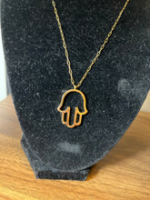 Load image into Gallery viewer, NECKLACE: GOLD HAMSA