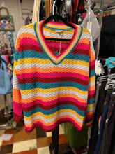Load image into Gallery viewer, SWEATER: STRIPED V NE K
