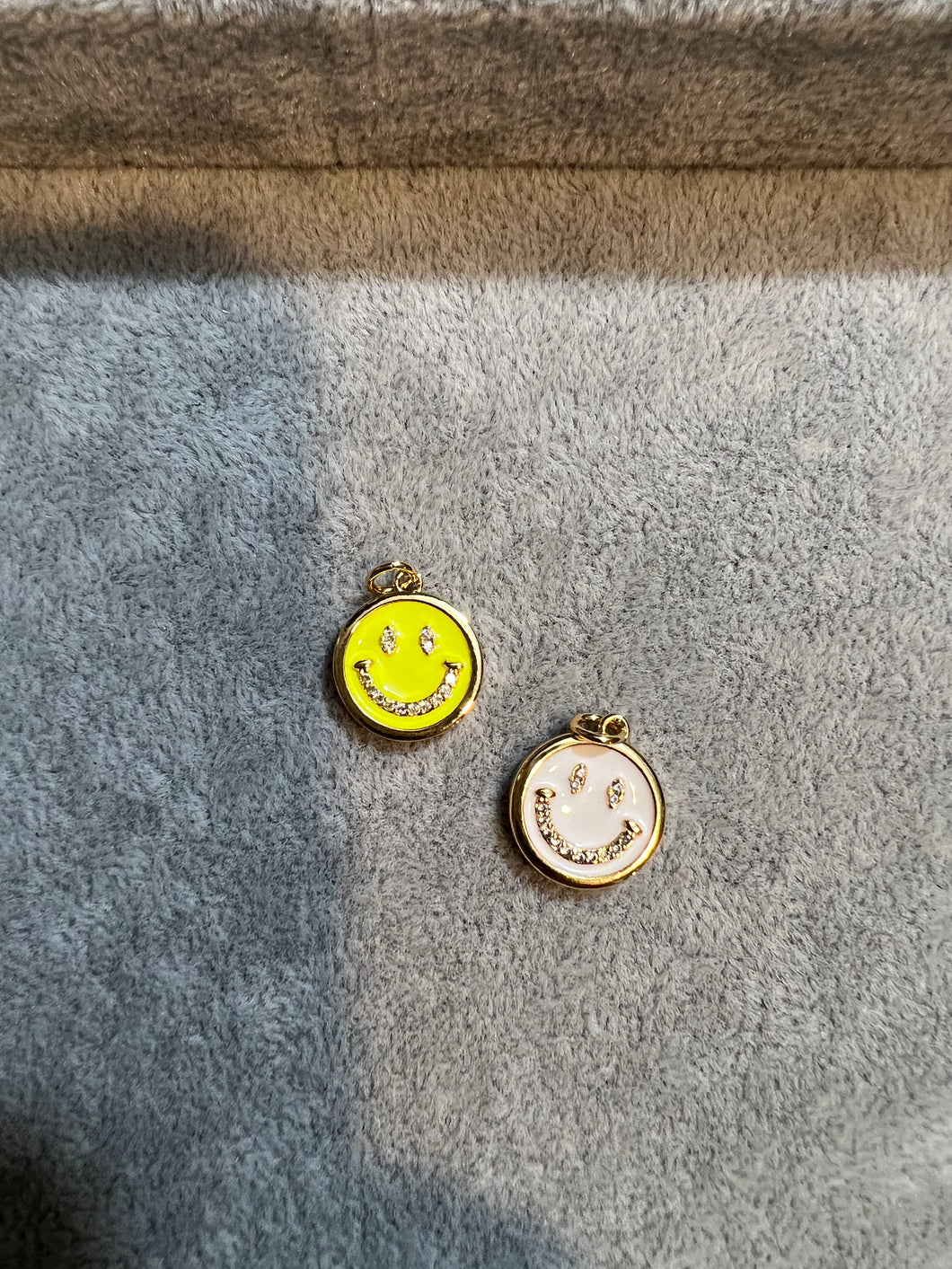 CHARM: SMILE (WHITE or YELLOW)