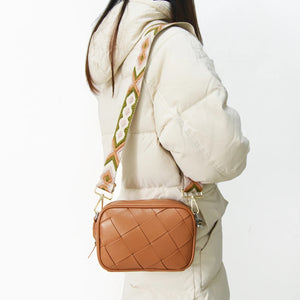VEGAN CROSSBODY:BRAIDED CAMEL