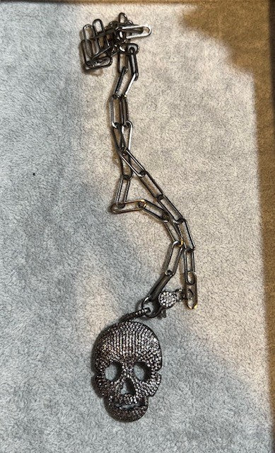 NECKLACE: PAPERCLIP CHAIN W PAVE SKULL