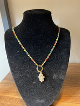 Load image into Gallery viewer, NECKLACE: ENAMEL CHAIN W HAMSA LOOP CHARM
