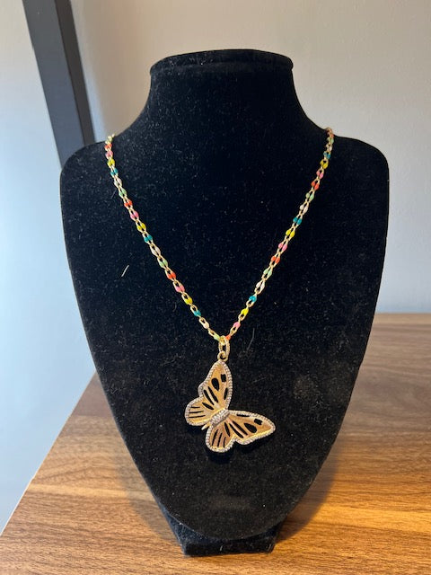 NECKLACE: ENAMEL CHAIN W PAVE BUTTERFLY