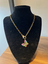 Load image into Gallery viewer, NECKLACE: PAPERCLIP CHAIN W ENAMEL BUTTERFLY
