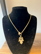 Load image into Gallery viewer, NECKLACE: BOX CHAIN W PAVE HAMSA CHARM (GOLD)

