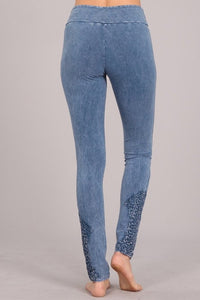 SALE BOTTOM: MINERAL WASH EMBRIODERY PATCH LEGGING