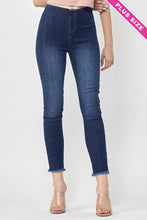 Load image into Gallery viewer, SALE PLUS DENIM: PULL ON HIGH RISE SKINNY JEANS
