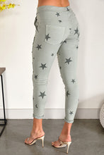 Load image into Gallery viewer, SALE JOGGER: STAR CAMO CRINKLE
