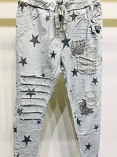 Load image into Gallery viewer, SALE JOGGER: STAR CAMO CRINKLE
