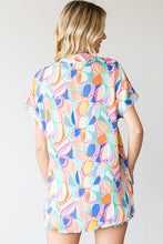 Load image into Gallery viewer, SALE TOP: BLUE/MINT FLORAL V NECK
