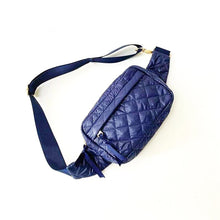 Load image into Gallery viewer, PUFFER FANNIE/HIP: QUILTED NAVY
