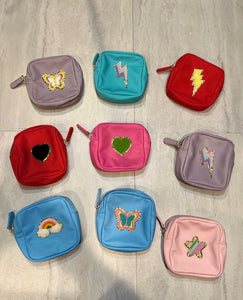 COMSETIC PATCH CASE SMALL: BABY BLUE RAINBOW