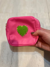 Load image into Gallery viewer, COMSETIC PATCH CASE SMALL: PINK GREEN HEART
